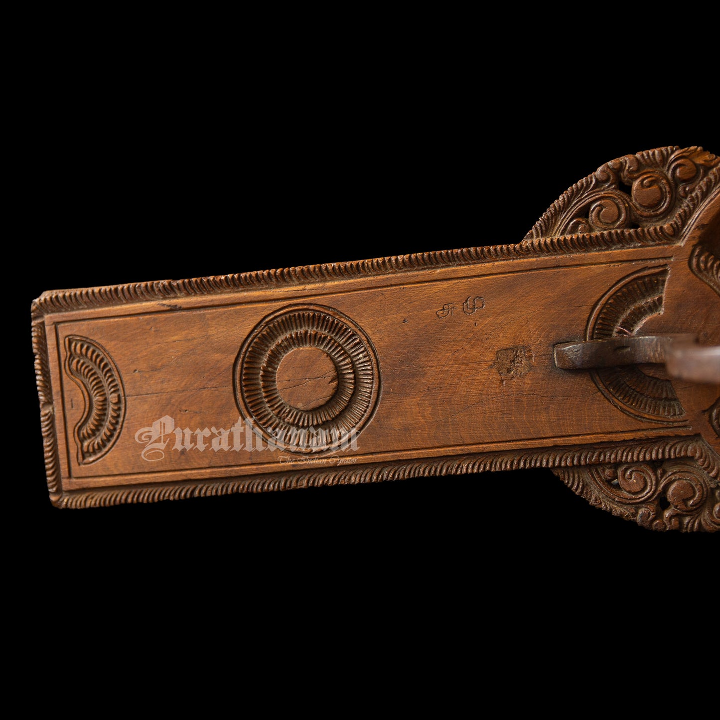 Chettinad Coconut Scraper (Tamil Initials: Su. Mu)